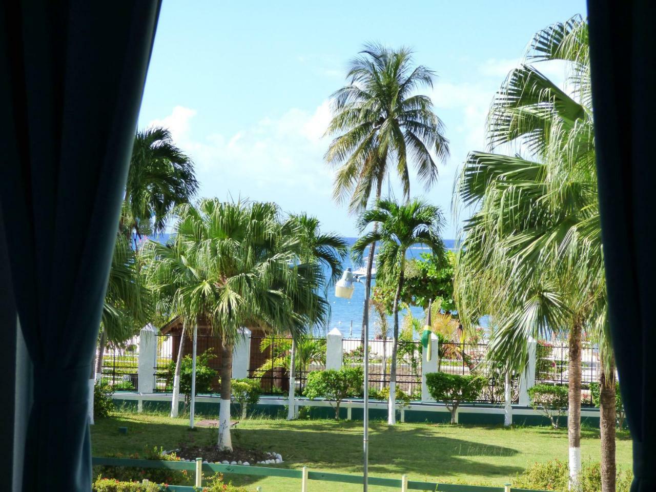 Beach One Bedroom Suite A17 Ocho Rios Bagian luar foto